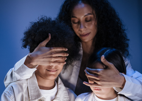 A person holding the hands up.
